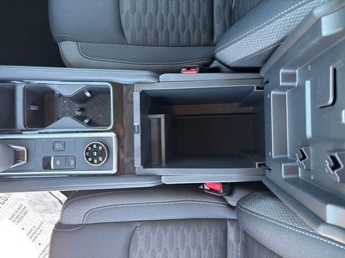 Used 2025 Nissan Pathfinder SV AWD/4WD image 16