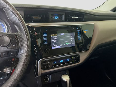 Used 2018 Toyota Corolla LE image 18