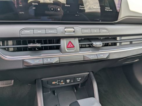 Certified 2025 Kia K4 EX FWD image 24