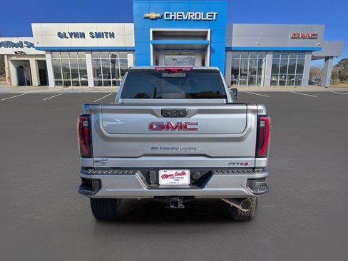 Used 2026 GMC Sierra 2500 AT4 w/ AT4 Premium Plus Package AWD/4WD image 9