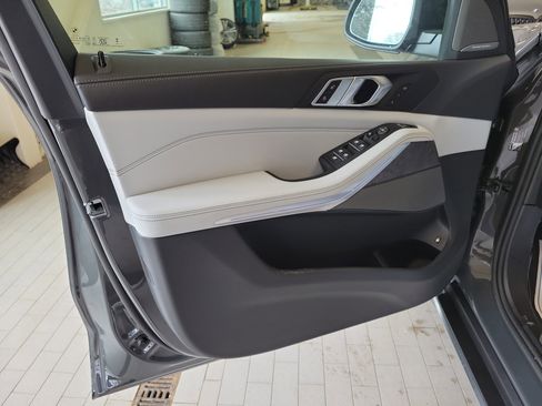 New 2026 BMW X5 xDrive50e image 17