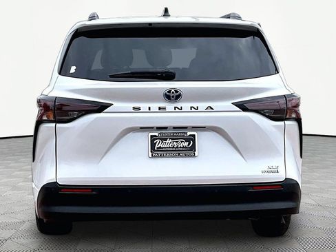 Used 2023 Toyota Sienna XLE FWD image 4