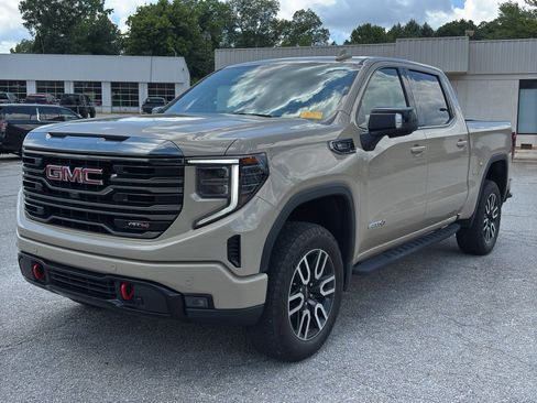 Used 2023 GMC Sierra 1500 AT4 w/ Technology Package AWD/4WD image 4