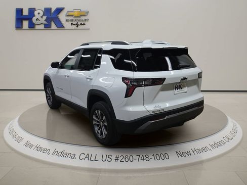 New 2026 Chevrolet Equinox LT w/ Convenience Package II FWD image 4