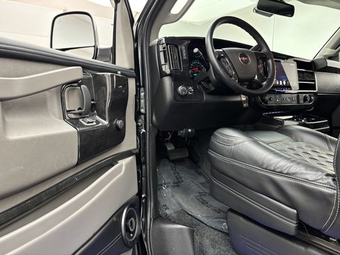 Used 2025 GMC Savana 2500 Extended w/ Driver Convenience Package RWD image 17