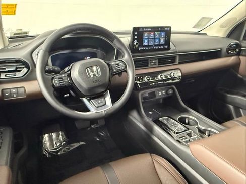 Used 2025 Honda Pilot Elite image 43