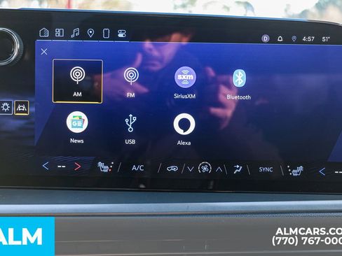 Used 2024 Chevrolet Traverse LT image 40