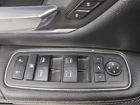 Used 2019 RAM 1500 Laramie image 31