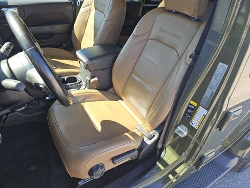 Used 2022 Jeep Wrangler Unlimited Sahara w/ Cold Weather Group AWD/4WD image 6