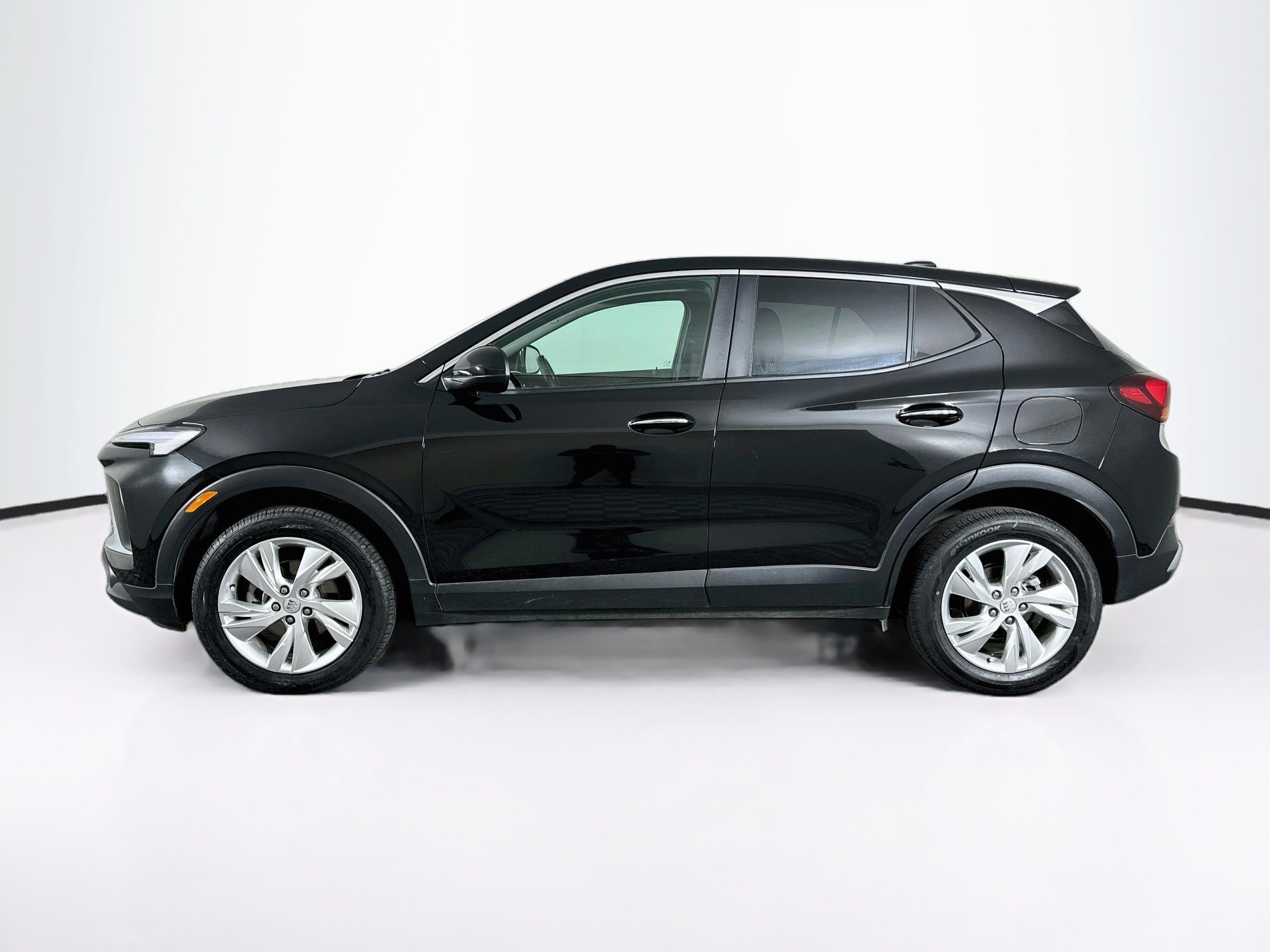 Used 2025 Buick Encore GX Preferred AWD/4WD image 4