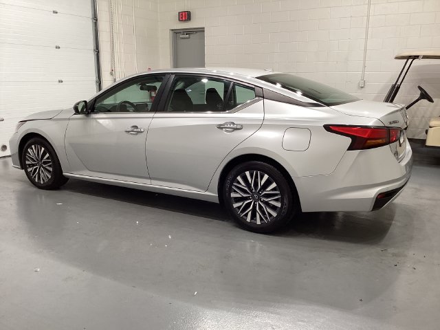 Used 2024 Nissan Altima 2.5 SV FWD image 4