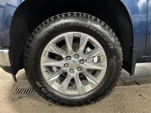 Used 2022 Chevrolet Silverado 1500 LTZ w/ LTZ Premium Package AWD/4WD image 25