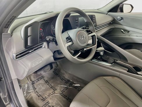 Used 2023 Hyundai Elantra SEL FWD image 9