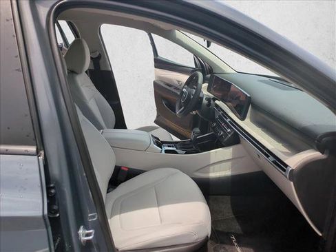 Certified 2025 Hyundai Tucson SE FWD image 19
