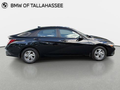 Used 2024 Hyundai Elantra SE FWD image 5