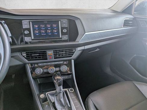 Used 2024 Volkswagen Jetta SE FWD image 12