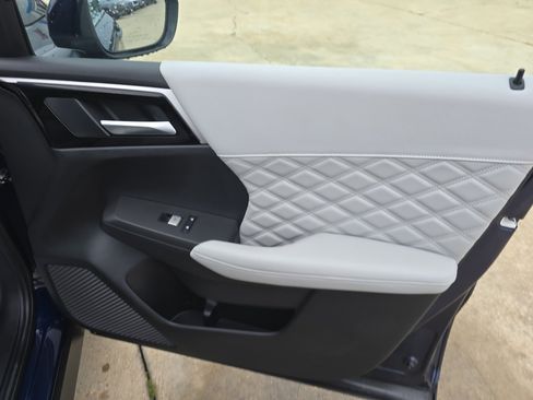 Used 2024 Mitsubishi Outlander SEL AWD/4WD image 16