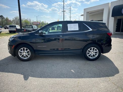 Used 2023 Chevrolet Equinox LT image 2
