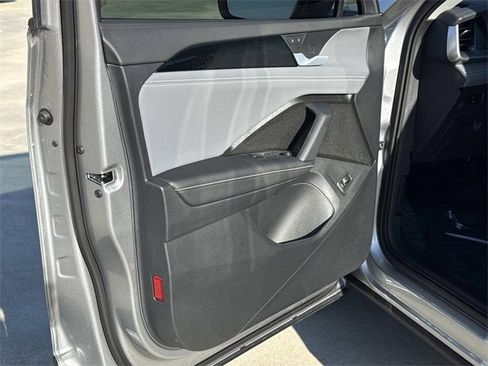 New 2026 Volkswagen Tiguan SE image 9