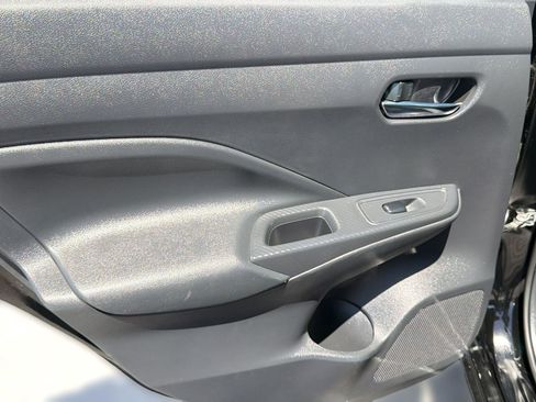 Used 2025 Nissan Versa SV FWD image 30