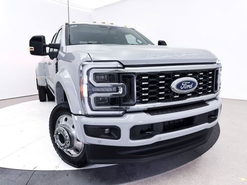 Used 2025 Ford F450 Platinum w/ FX4 Off-Road Package AWD/4WD image 24