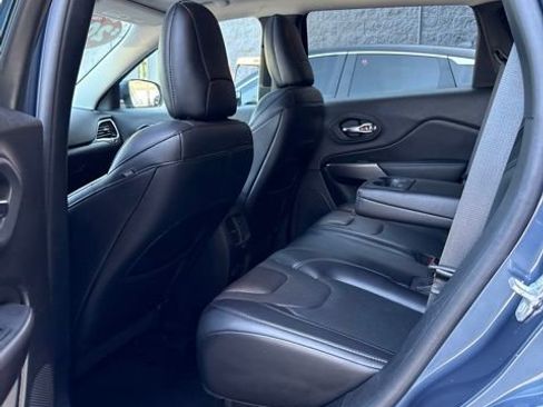 Used 2021 Jeep Cherokee Limited AWD/4WD image 6