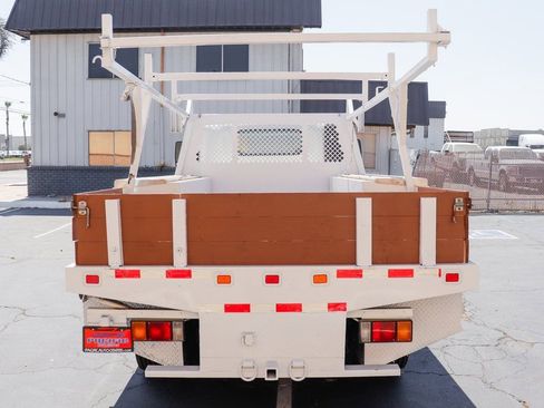 Used 2019 Isuzu NPR RWD image 9