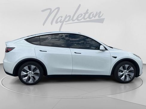 Used 2024 Tesla Model Y Long Range AWD/4WD image 7