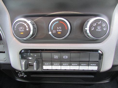 Used 2024 RAM 3500 SLT w/ Quick Order Package 2YG SLT AWD/4WD image 28
