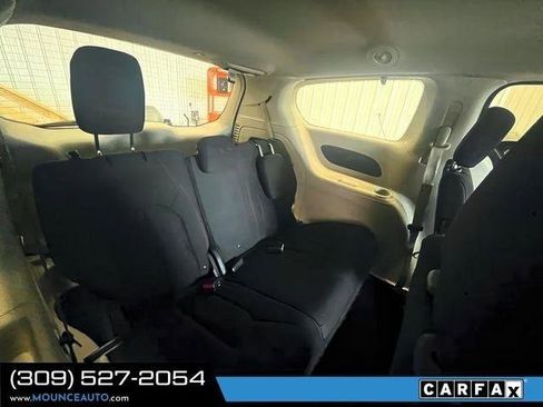 Used 2017 Chrysler Pacifica LX FWD image 9