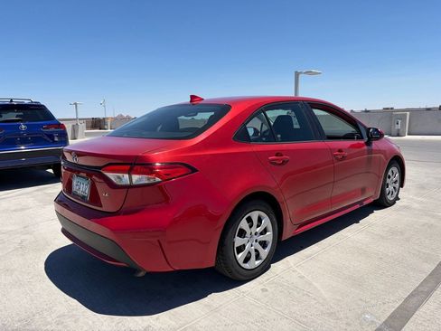 Used 2021 Toyota Corolla LE FWD image 2