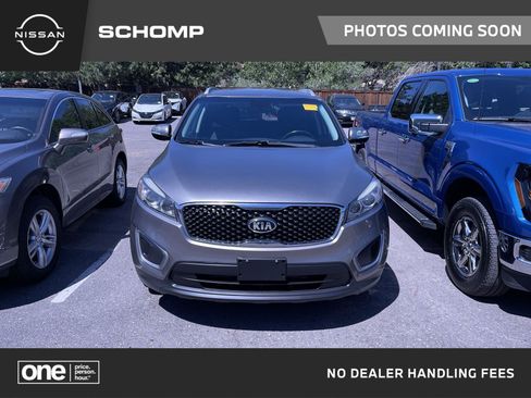 Used 2016 Kia Sorento AWD w/ LX Convenience Package image 1