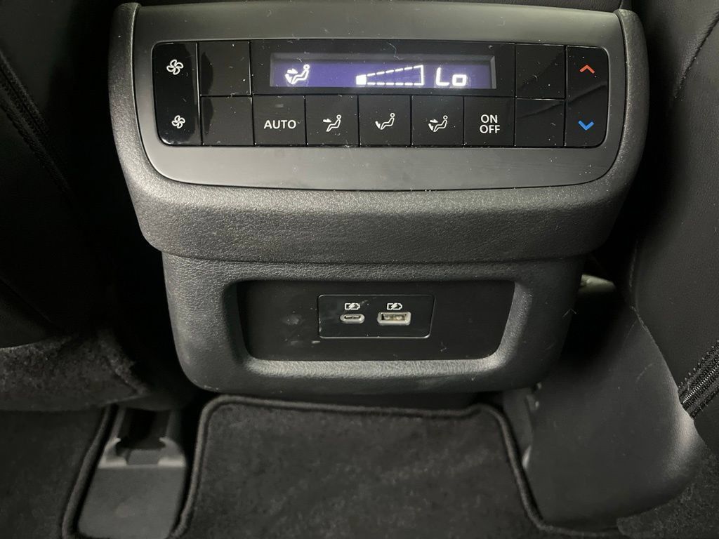 Used 2025 Nissan Pathfinder SL FWD image 26