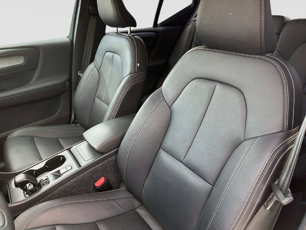 Used 2025 Volvo XC40 B5 Core AWD/4WD image 21