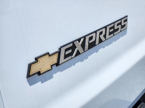 New 2026 Chevrolet Express 2500 Extended RWD image 9