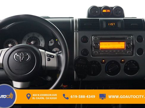 Used 2014 Toyota FJ Cruiser 4WD w/ Convenience Package image 5