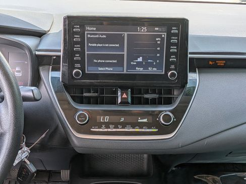 Used 2020 Toyota Corolla LE image 17