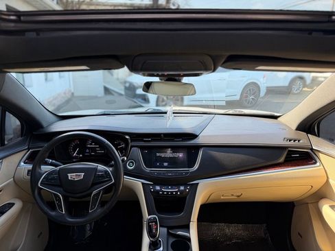 Used 2017 Cadillac XT5 Premium Luxury FWD image 33
