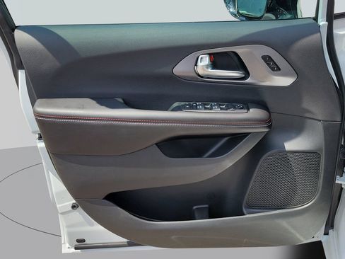 New 2027 Chrysler Pacifica Select FWD image 40