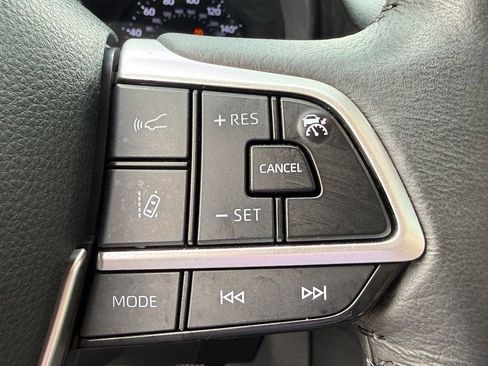 Used 2025 Toyota Sienna XLE AWD/4WD image 17