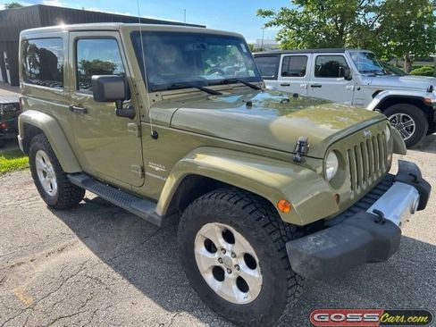 Used 2013 Jeep Wrangler Sahara w/ Connectivity Group AWD/4WD image 2