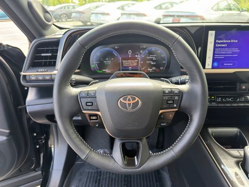 Used 2025 Toyota Crown Signia w/ Advanced Technology Package AWD/4WD image 16