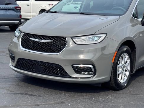 Used 2023 Chrysler Pacifica Touring-L FWD image 36