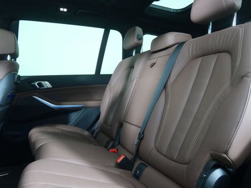 Used 2022 BMW X7 xDrive40i w/ M Sport Package image 15