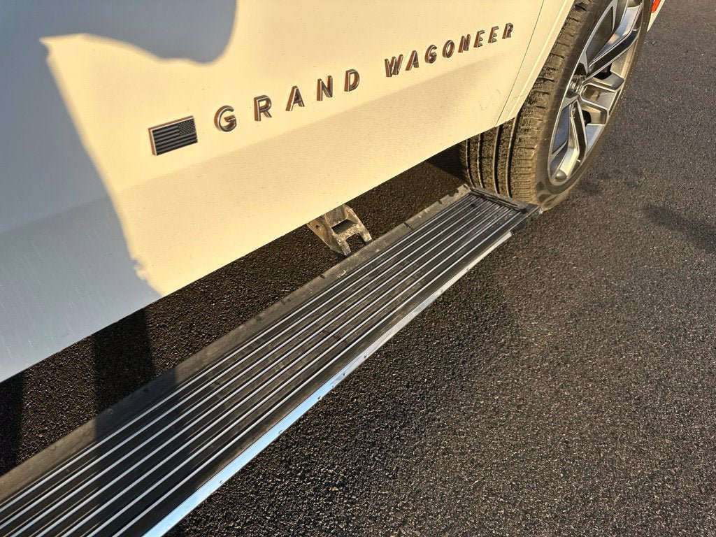 Used 2023 Jeep Grand Wagoneer L Series III AWD/4WD image 4