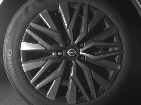 Used 2025 Nissan Altima 2.5 SV FWD image 16