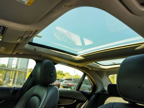 Used 2020 Mercedes-Benz C 300 Sedan image 38