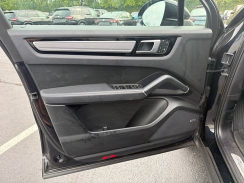 Used 2022 Porsche Cayenne S AWD/4WD image 18