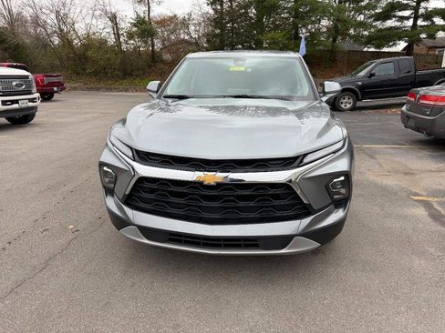 Used 2025 Chevrolet Blazer LT image 2