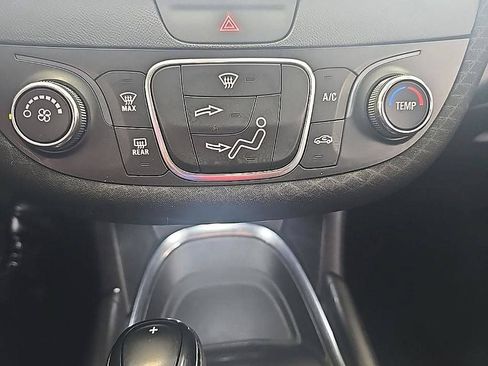 Used 2017 Chevrolet Malibu LT FWD image 21